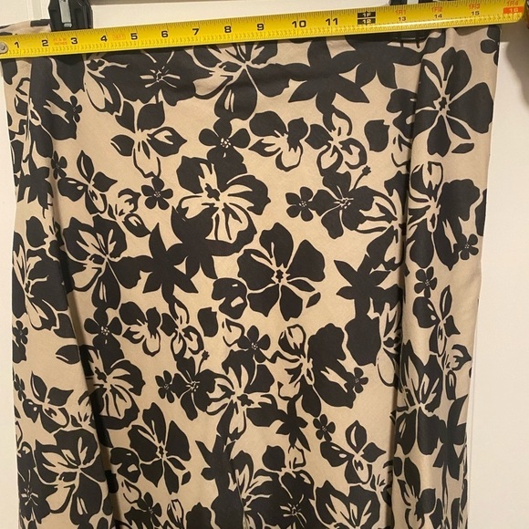 DKNY Jeans 100% Cotton Flower Print Skirt Size 6, Fully Lined, Side Zip - Picture 4 of 12